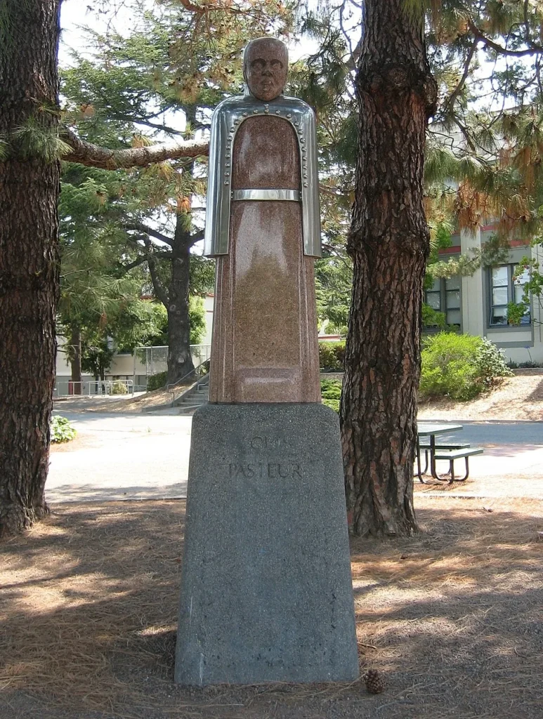 Louis Pasteur-statyn vid San Rafael High School i Kalifornien