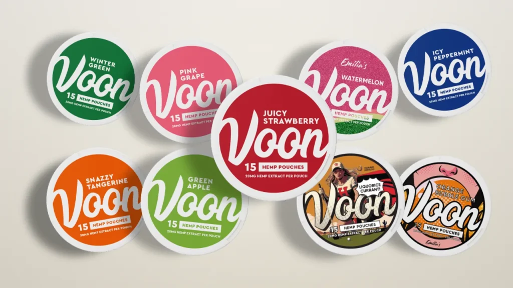 Dosor med Voon CBD-snus i smakerna Juicy Strawberry, Green Apple, Pink Grape, Watermelon, Winter Green, Icy Peppermint, Snazzy Tangerine, Liquorice Currant och Orange Bubblegum