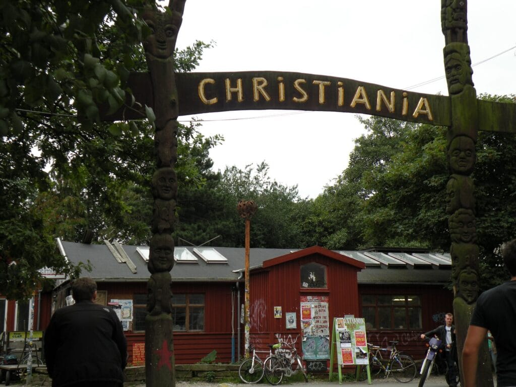 Skylten vid entrén till Christiania i Köpenhamn